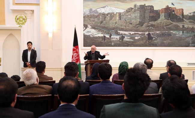 غنی: اگر صنعتکاران افغان تولیدات را معیاری کنند دولت از آنها خریداری می کند